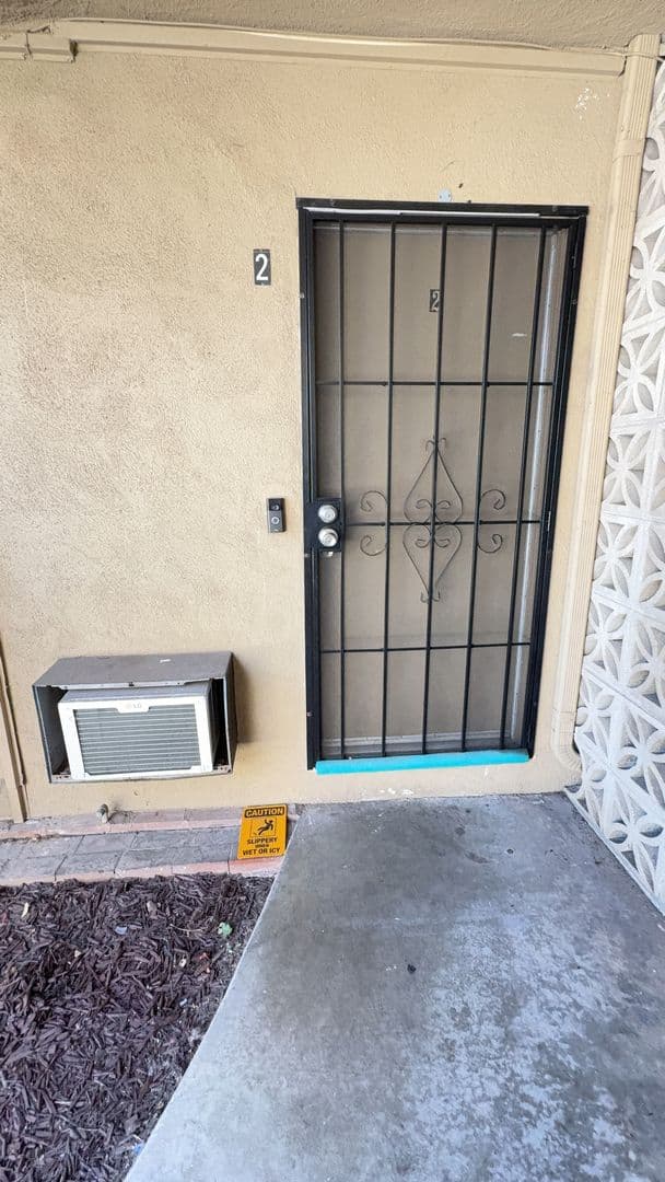 Alhambra Apartment: 225 W. Palmetto Dr