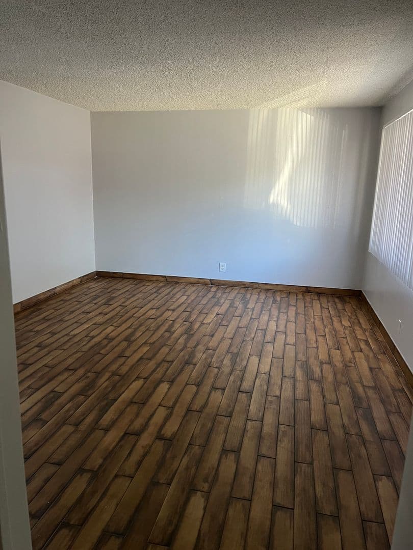 Ontario Apartment: 1260 W. Stoneridge Ct.