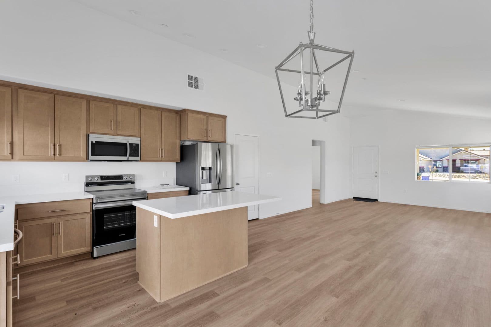 Adelanto House: 11702 Sebastian Rd