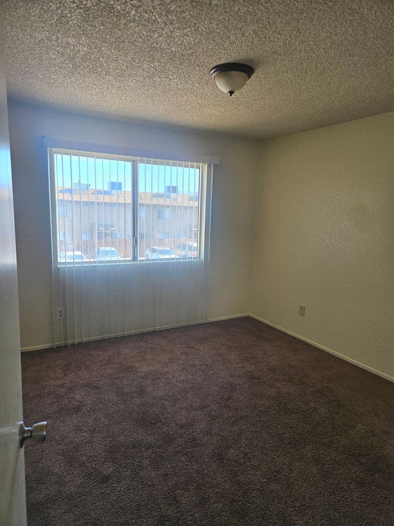 Hesperia Apartment: 16280 Sequoia Ave