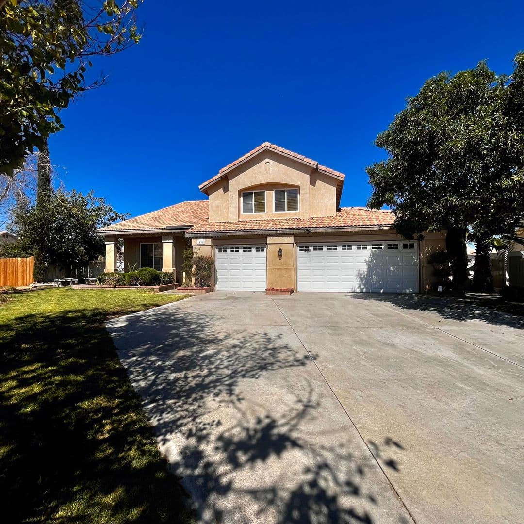 Victorville House: 14368 Via Puente