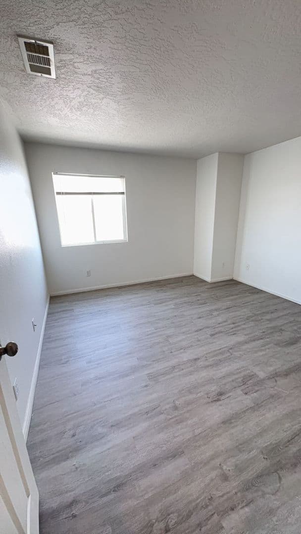 Barstow Apartment: 209 E. Grace St
