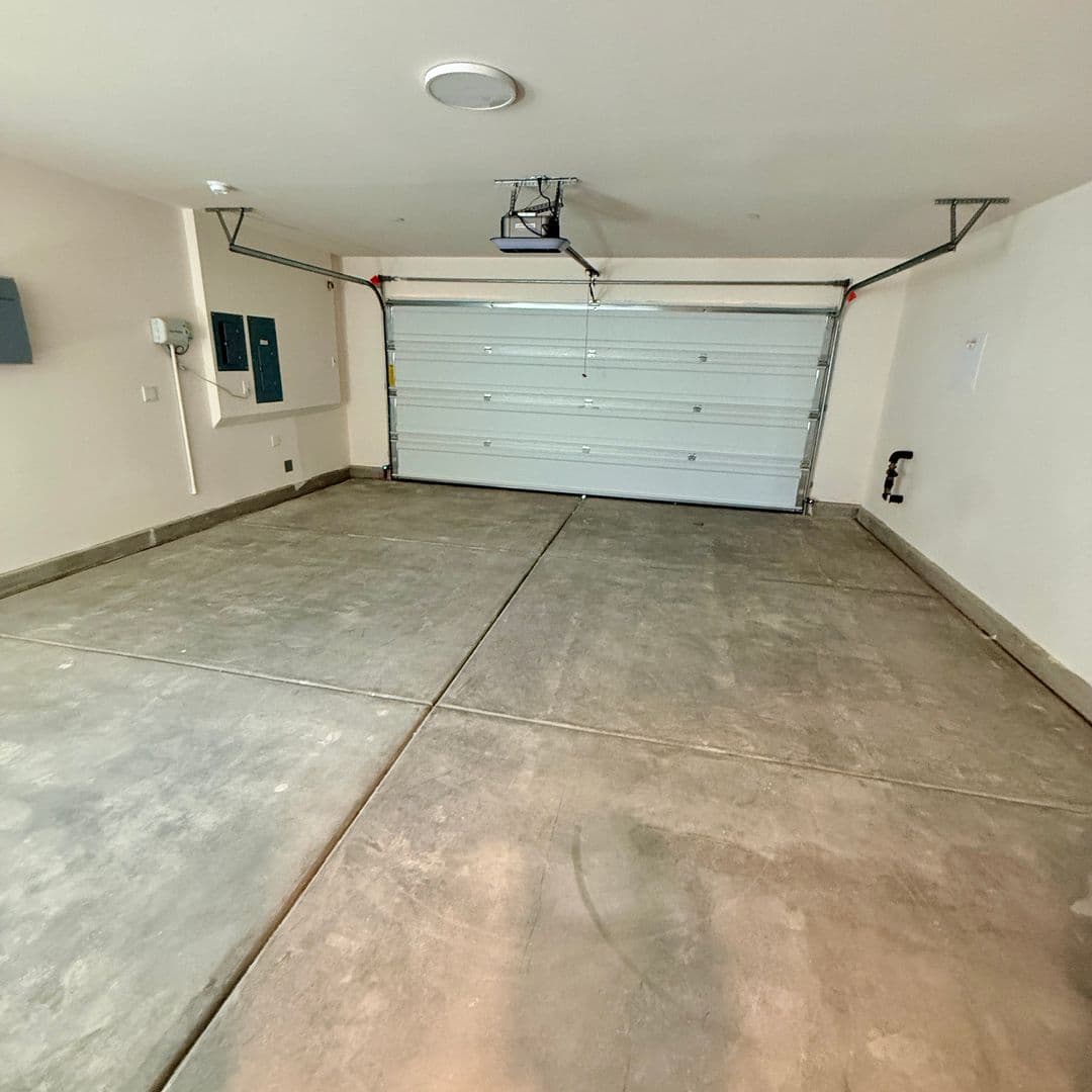 Adelanto House: 11702 Sebastian Rd