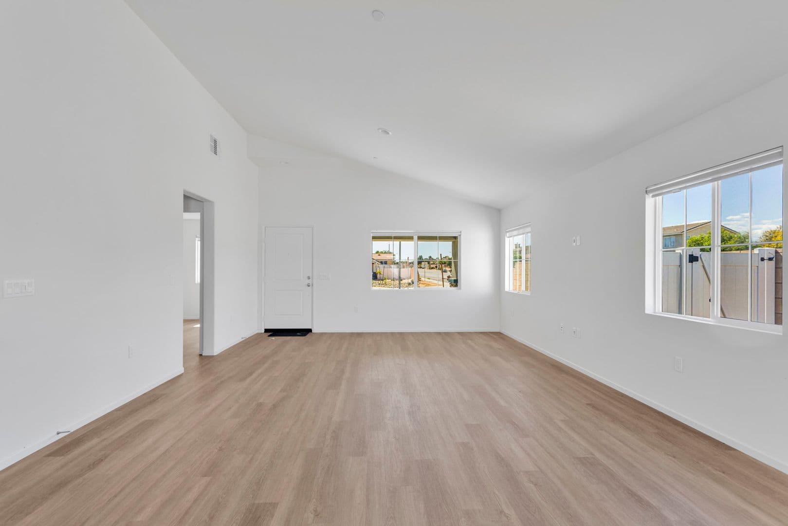 Adelanto House: 11702 Sebastian Rd