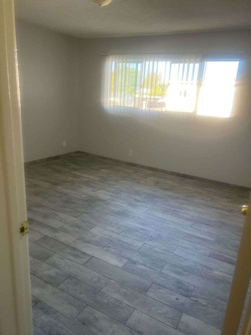 Ontario Apartment: 1260 W. Stoneridge Ct.