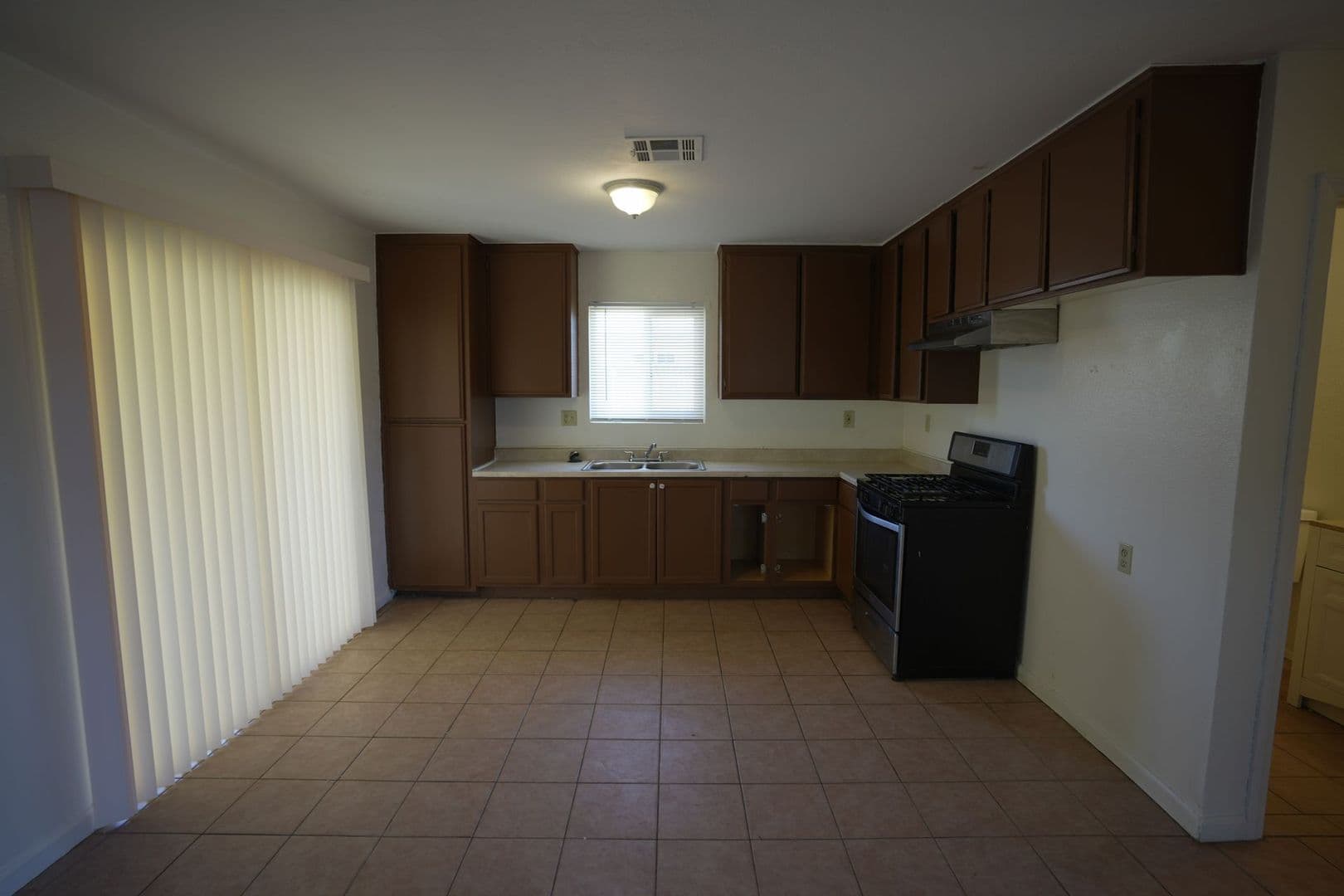 Apple Valley Apartment: 21355 Bear Valley Rd