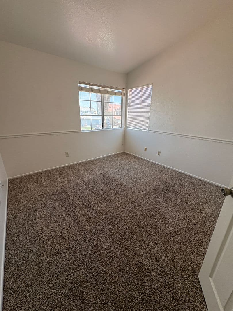 Victorville House: 14333 La Crescenta Ave