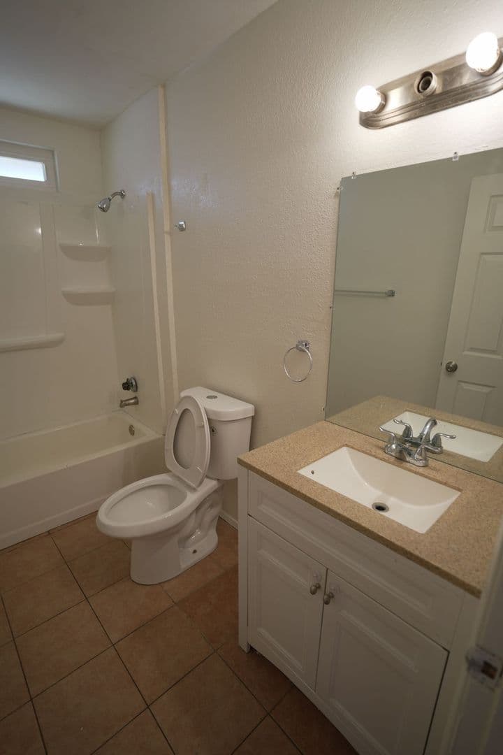 Apple Valley Apartment: 21355 Bear Valley Rd