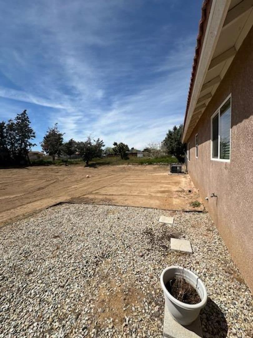 Hesperia House: 17789 Chestnut St