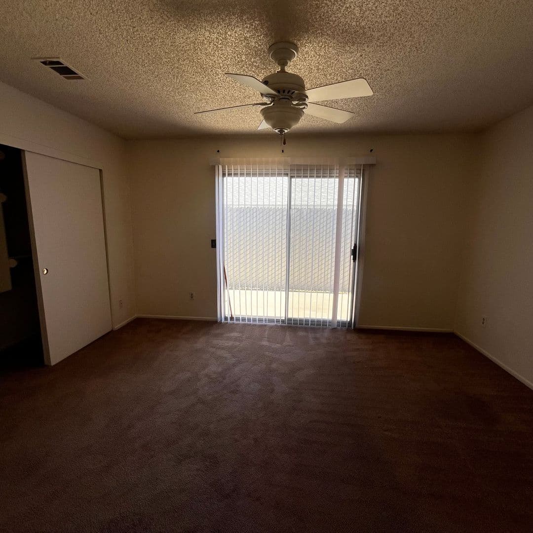 Hesperia Apartment: 13890 Juniper St