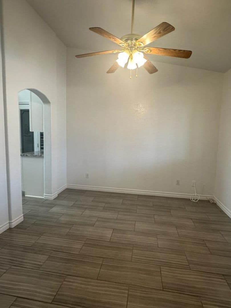 Apple Valley House: 12033 1/2 Locust Ln