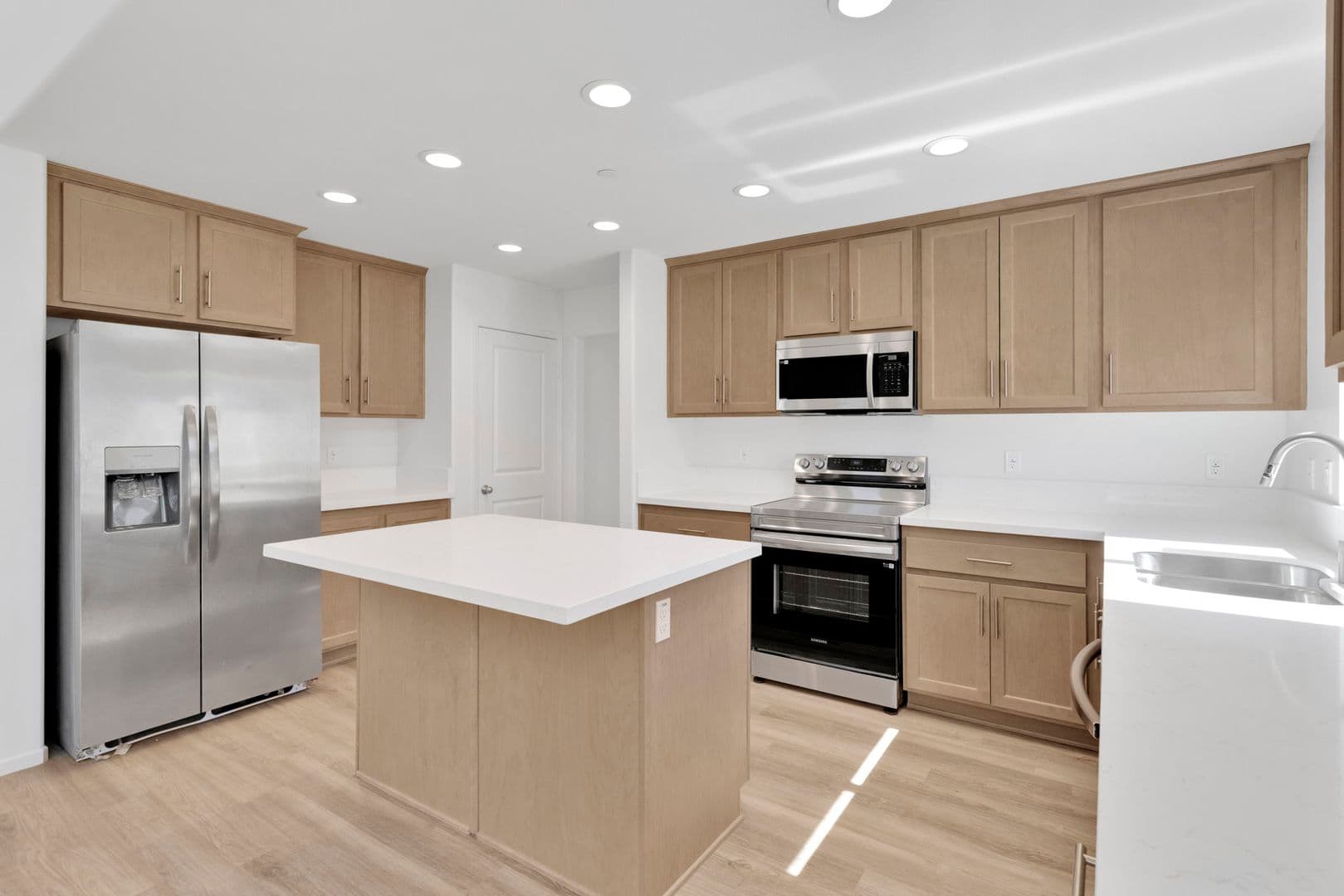 Adelanto House: 11715 Sebastian Rd