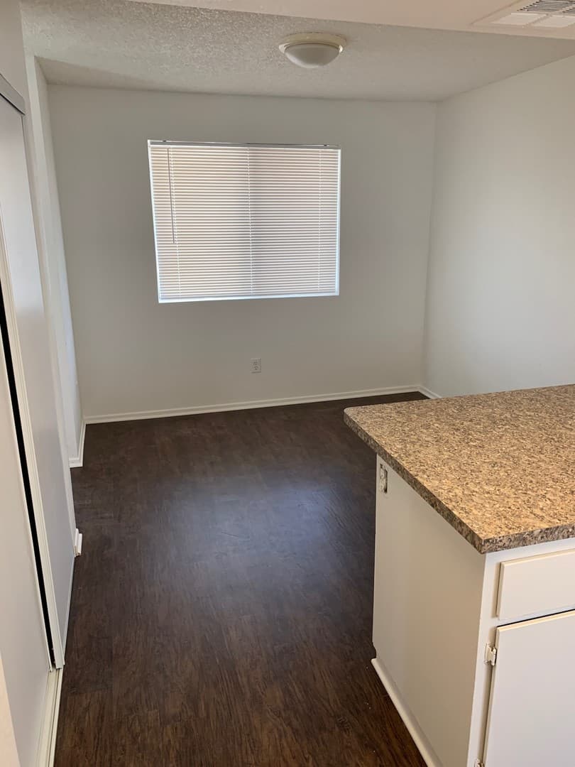 Apple Valley Apartment: 16221 Apple Valley Rd