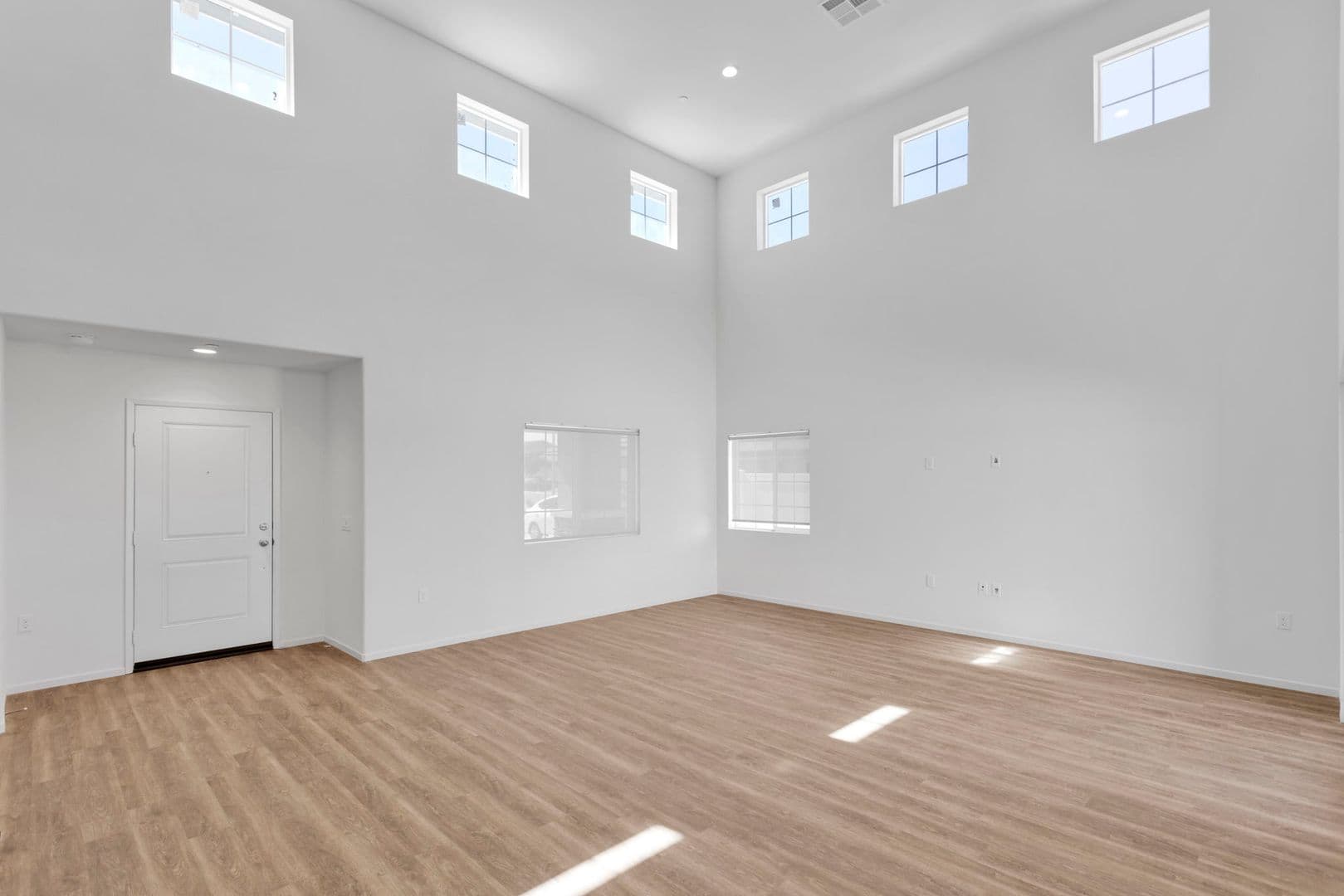 Adelanto House: 11712 Sebastian Rd