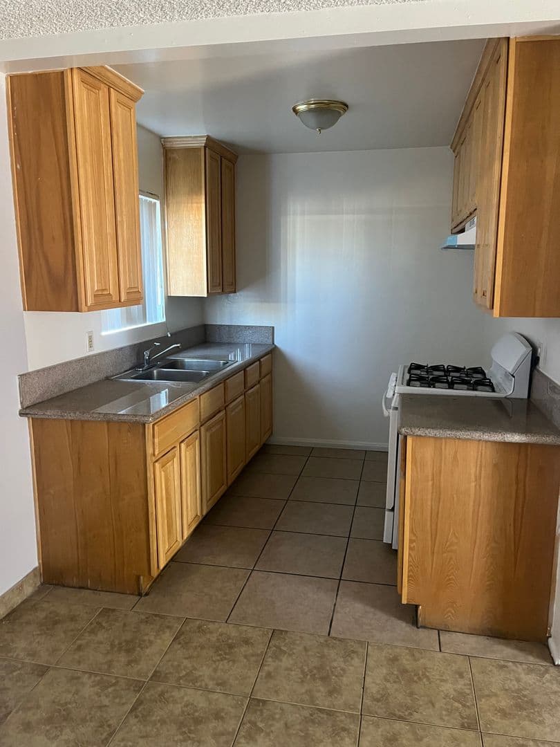 Ontario Apartment: 1260 W. Stoneridge Ct.