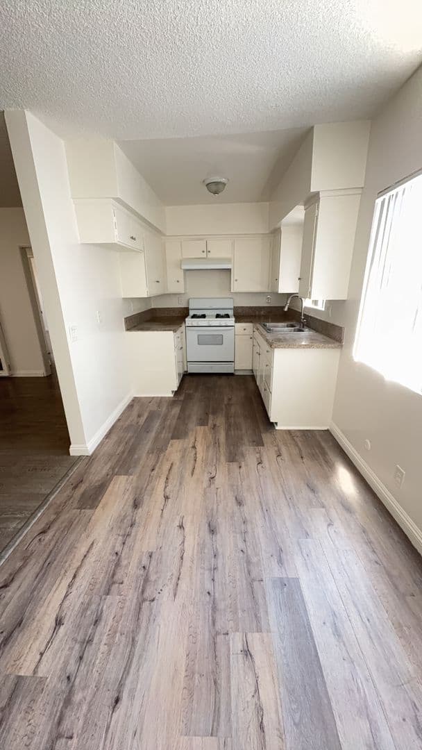 Alhambra Apartment: 225 W. Palmetto Dr