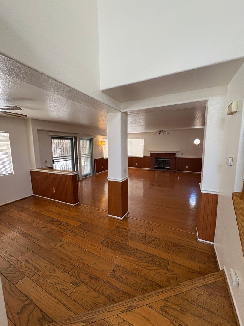 Victorville House: 14333 La Crescenta Ave