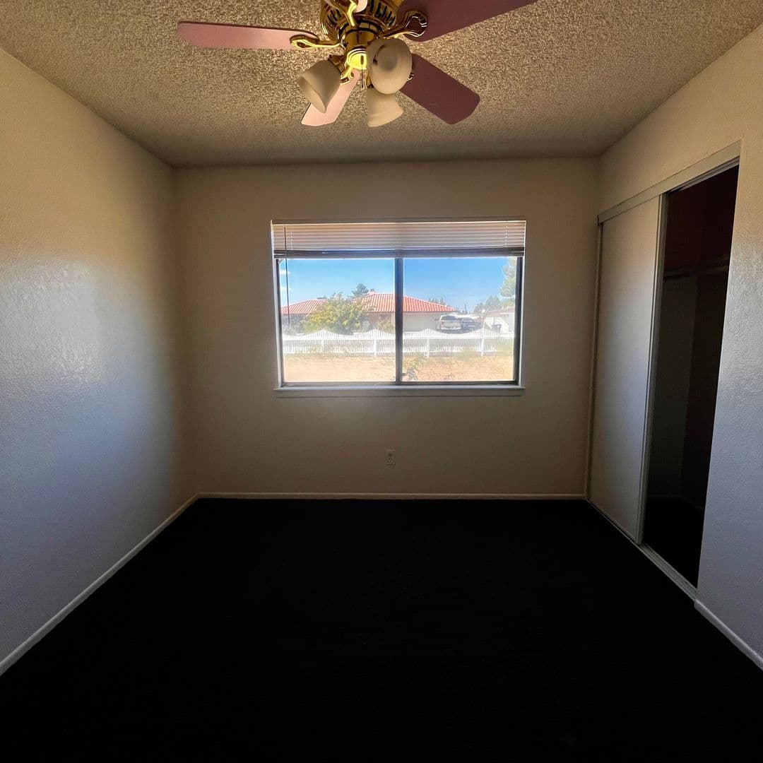 Apple Valley House: 13221 Winona Rd