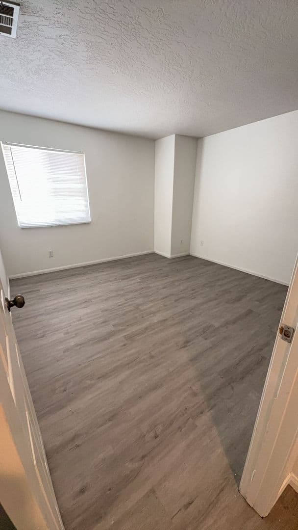 Barstow Apartment: 209 E. Grace St