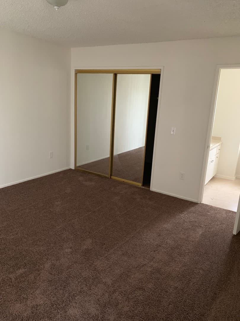 Apple Valley Apartment: 16221 Apple Valley Rd