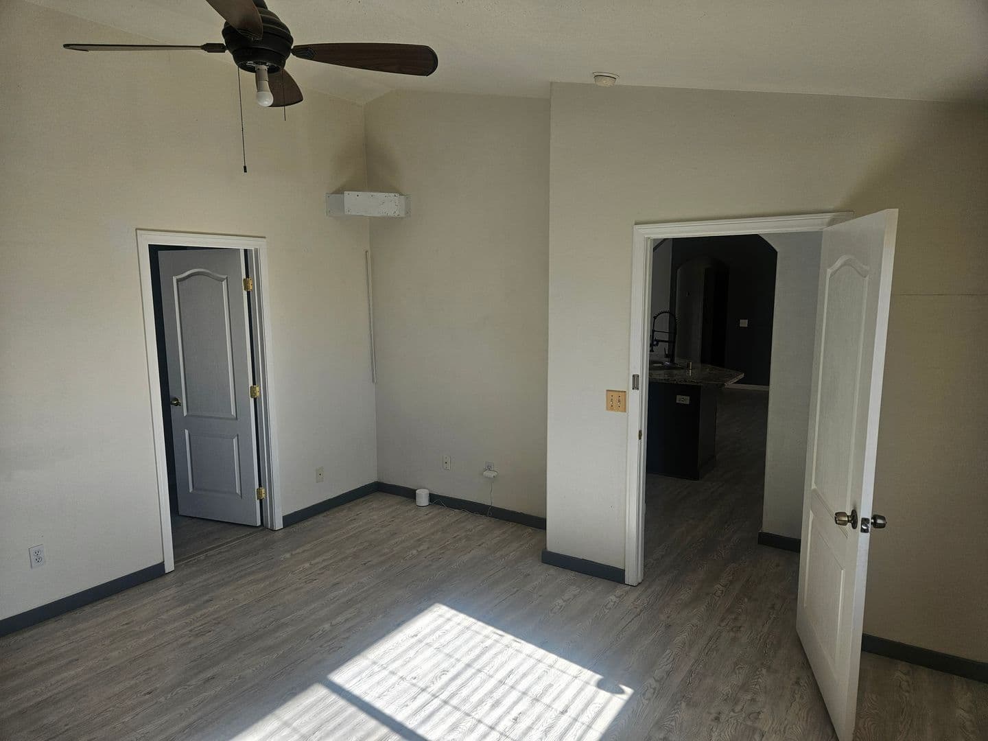 Apple Valley House: 23089 Pahute Rd