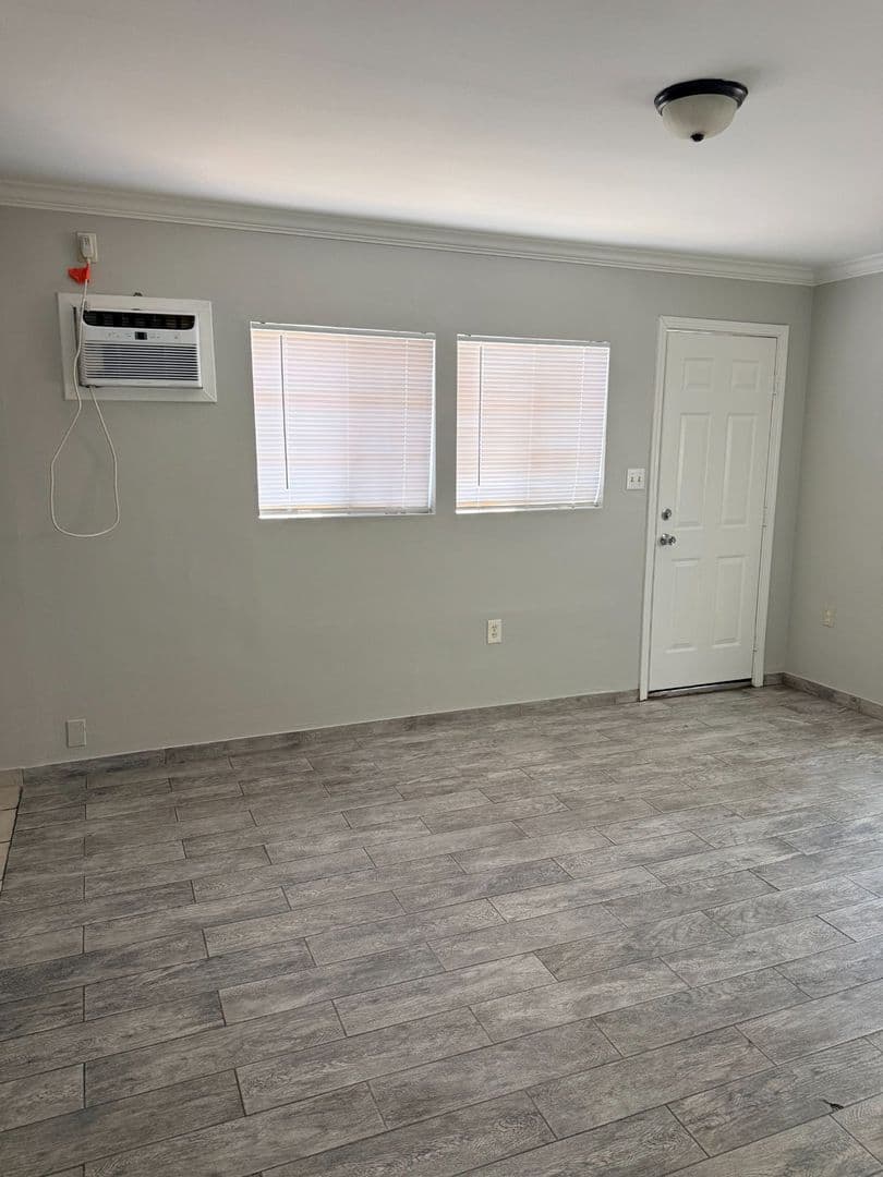 Ontario Apartment: 1266 W. Stoneridge Ct.