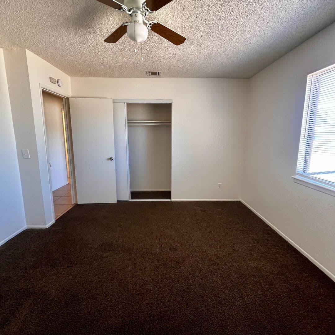 Apple Valley House: 13221 Winona Rd