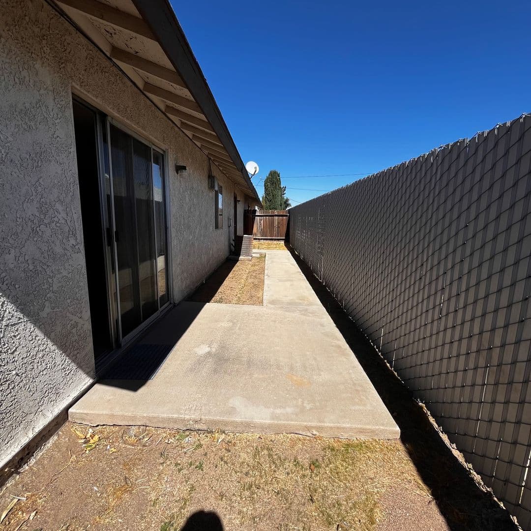 Hesperia Apartment: 13890 Juniper St