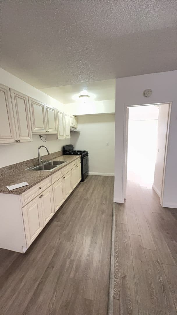 Alhambra Apartment: 225 W. Palmetto Dr