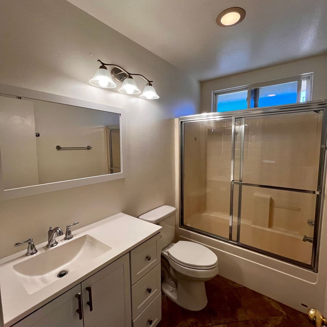 Victorville House: 14368 Via Puente