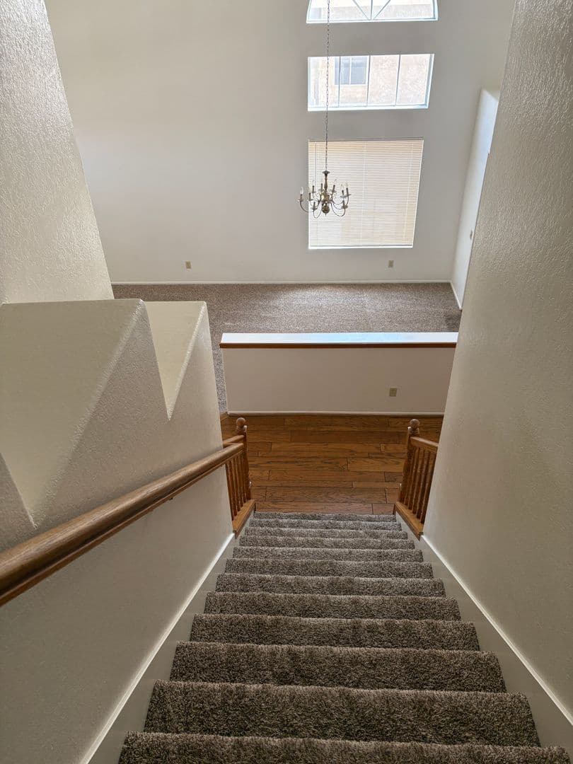 Victorville House: 14333 La Crescenta Ave
