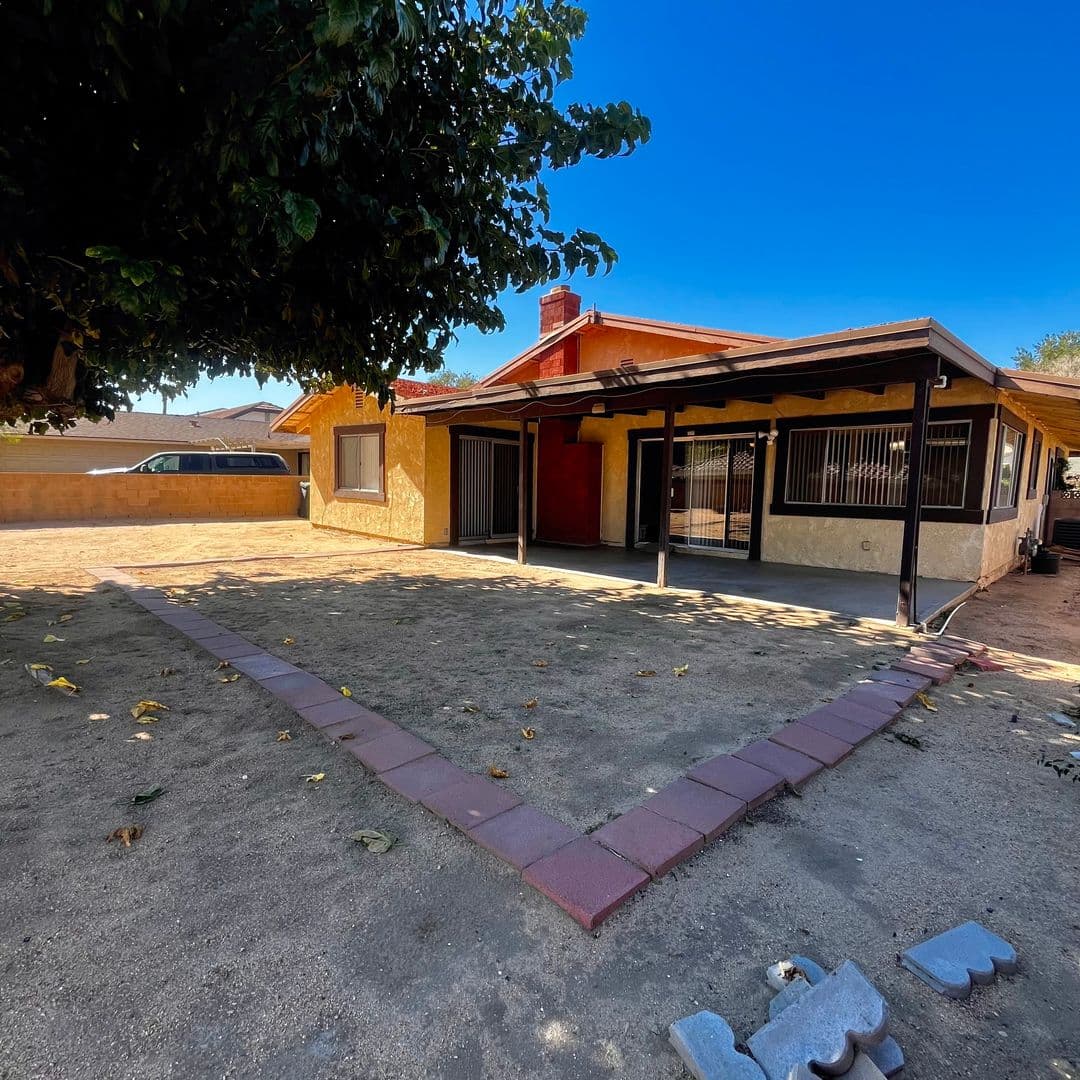 Victorville House: 13185 Rolling Ridge Dr