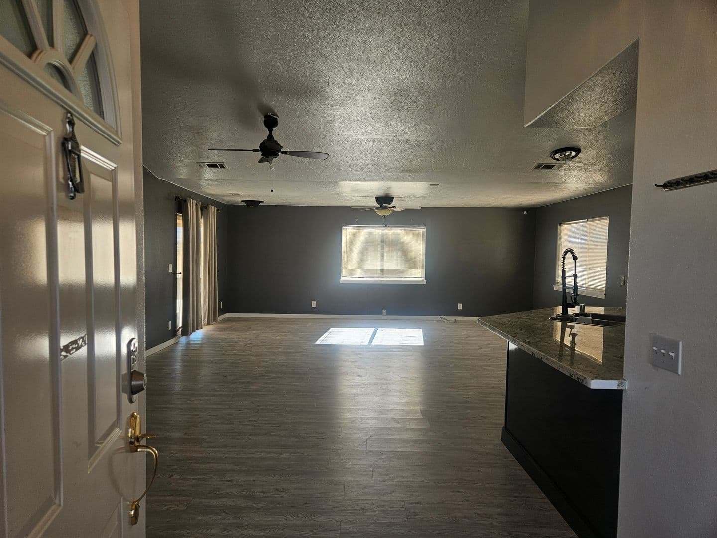 Apple Valley House: 23089 Pahute Rd
