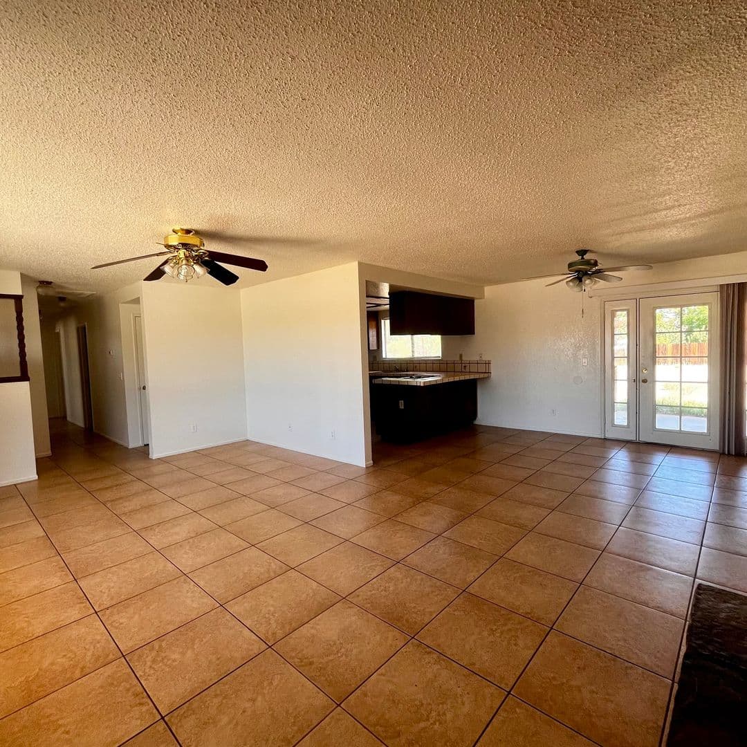 Apple Valley House: 13221 Winona Rd