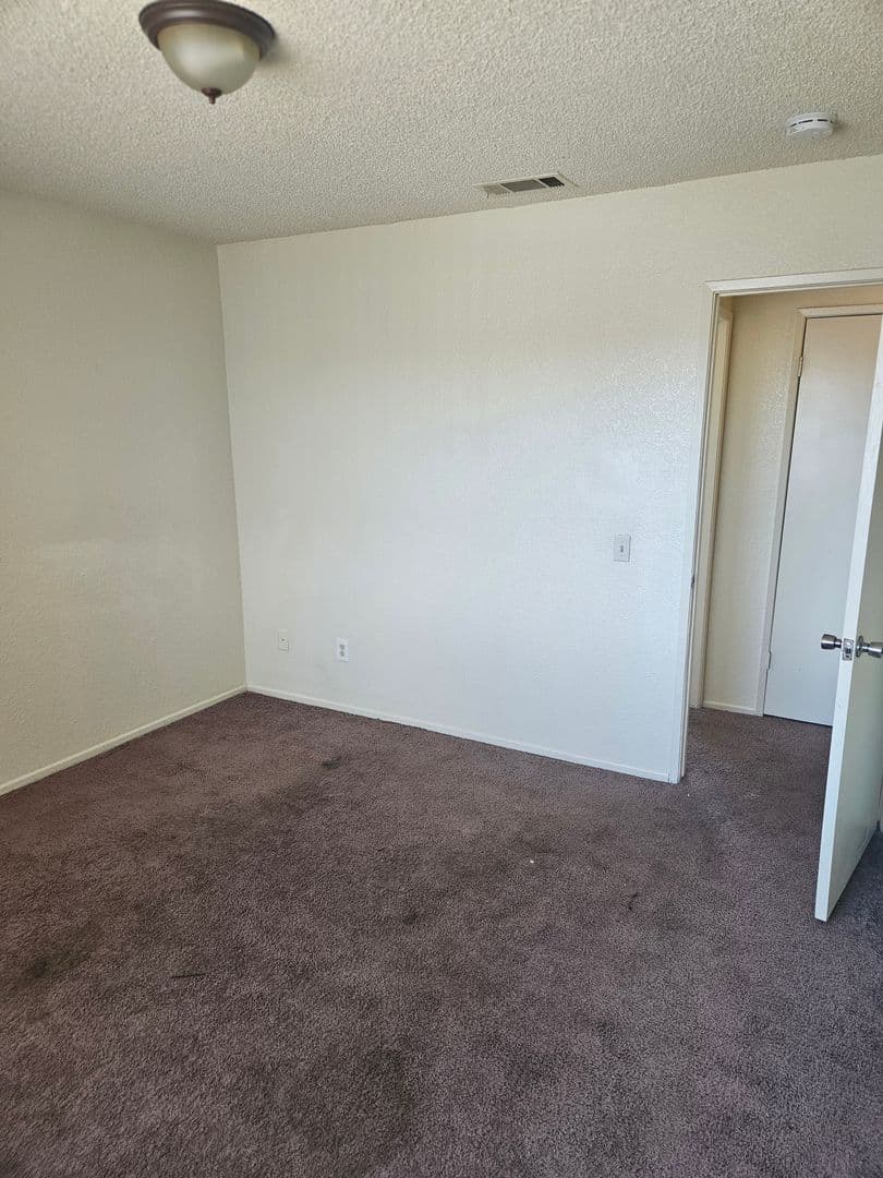 Hesperia Apartment: 16280 Sequoia Ave