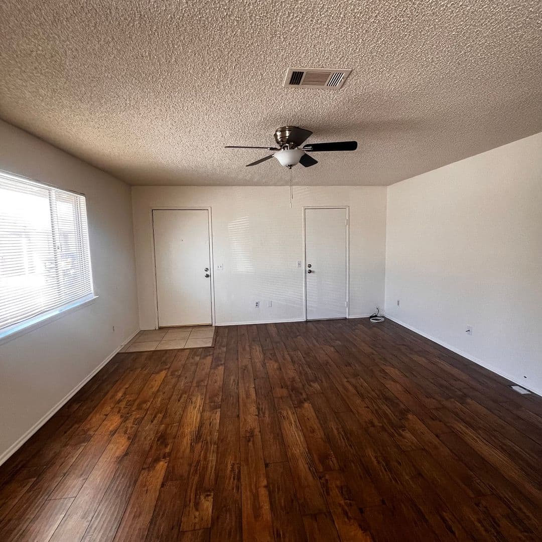 Hesperia Apartment: 13890 Juniper St