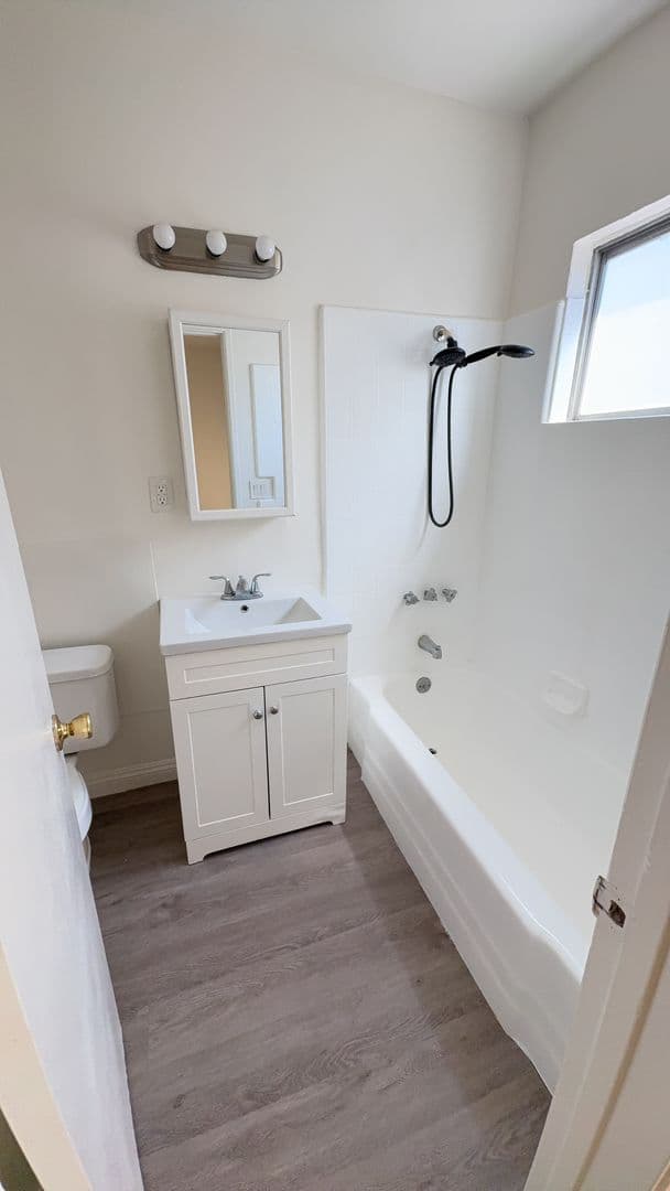 Alhambra Apartment: 225 W. Palmetto Dr