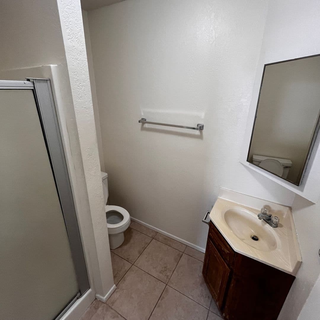 Hesperia Apartment: 13890 Juniper St