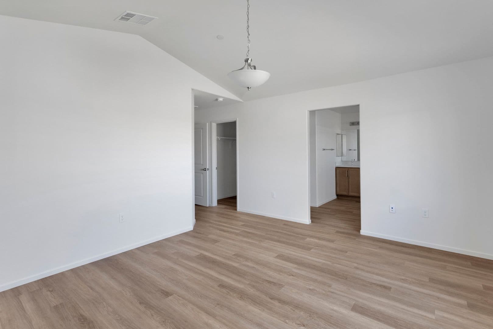Adelanto House: 11702 Sebastian Rd