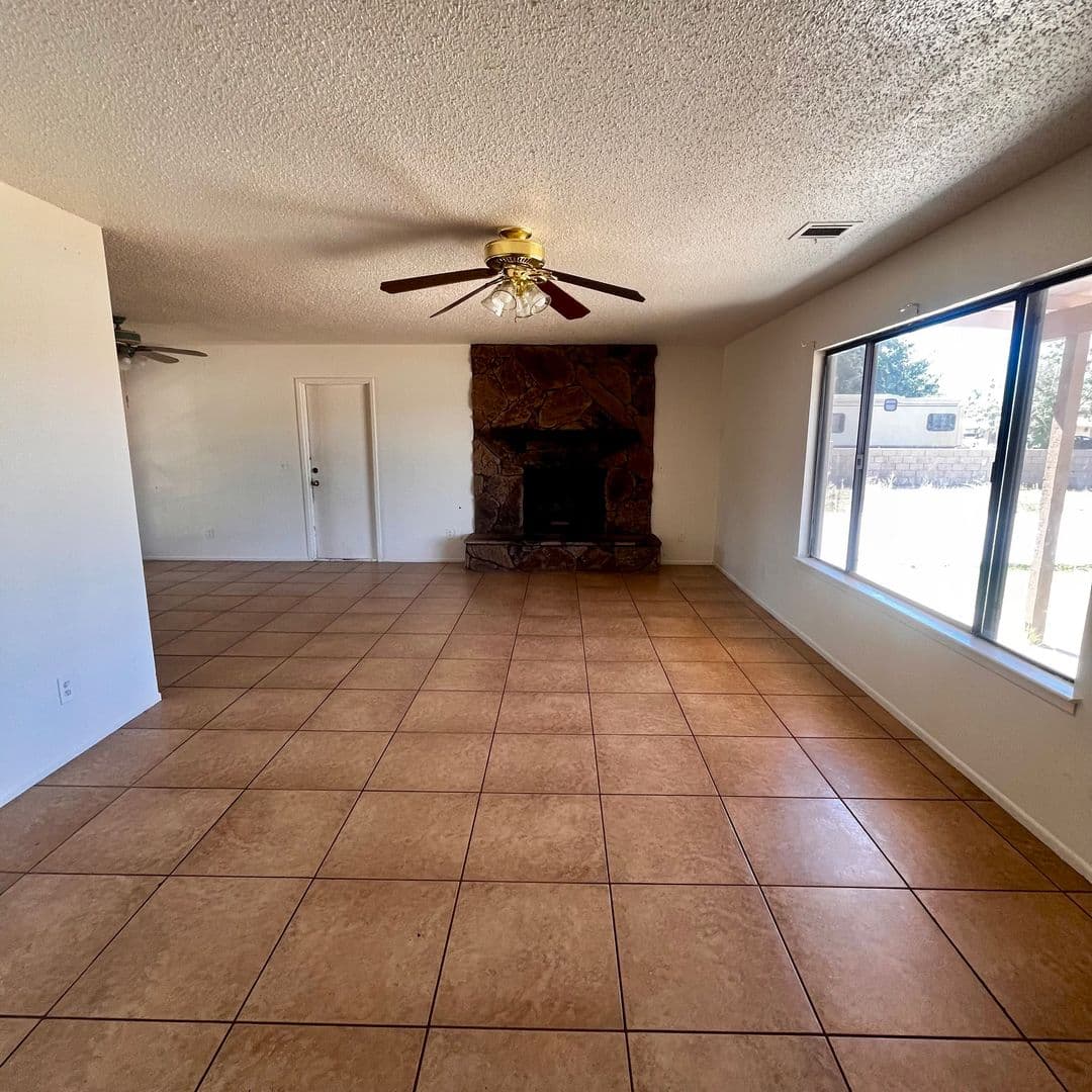 Apple Valley House: 13221 Winona Rd