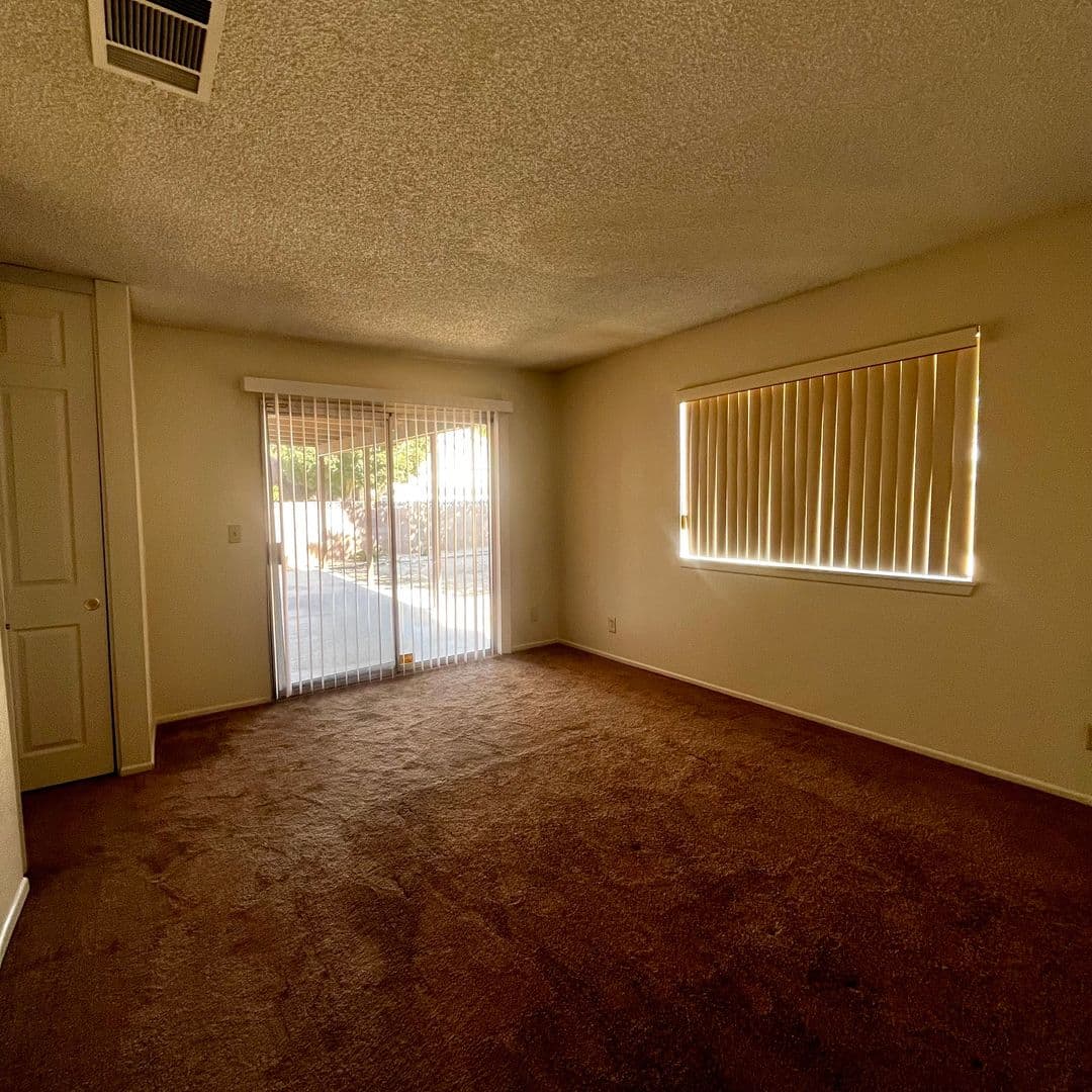 Victorville House: 13185 Rolling Ridge Dr