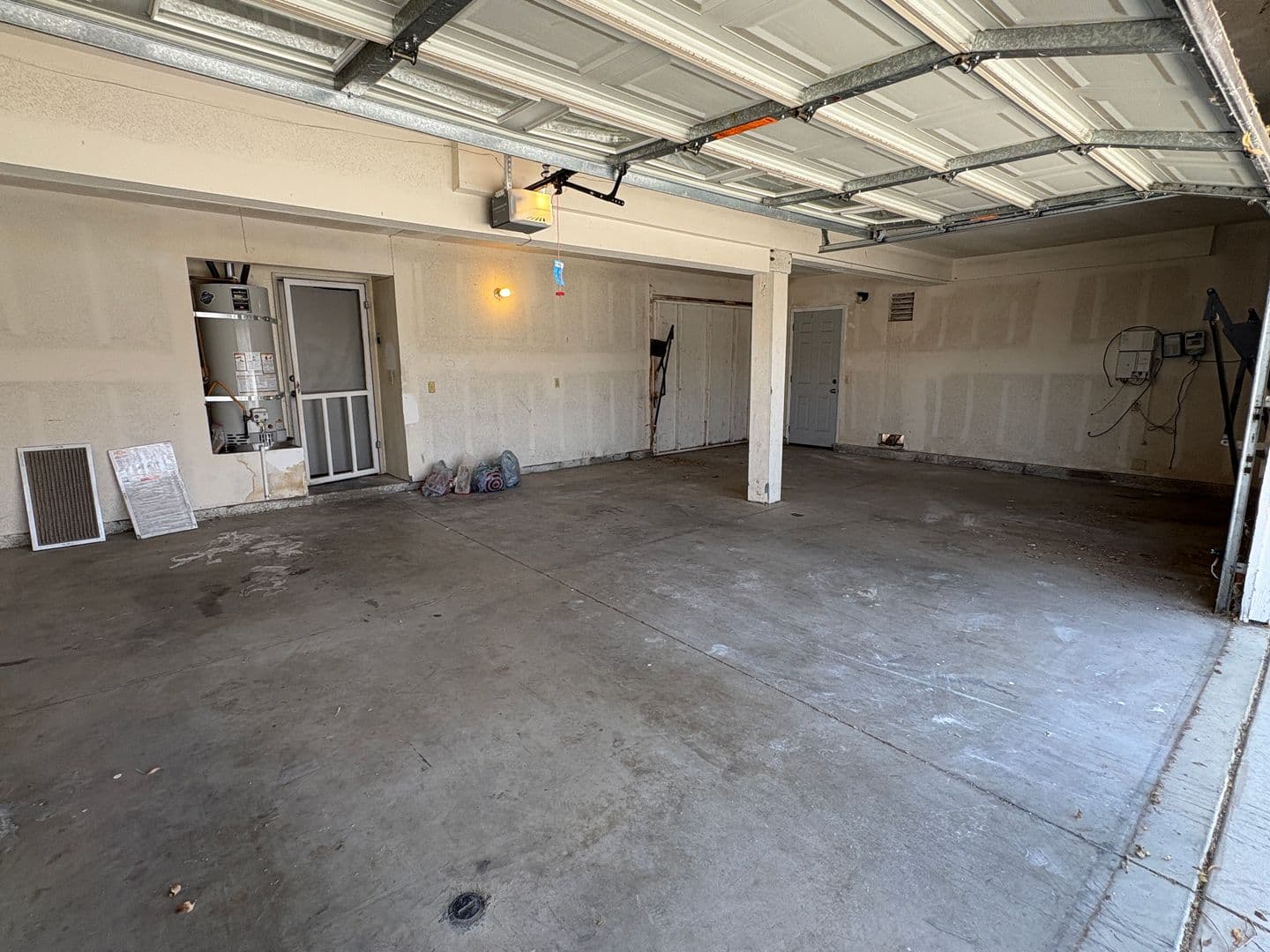 Victorville House: 14333 La Crescenta Ave