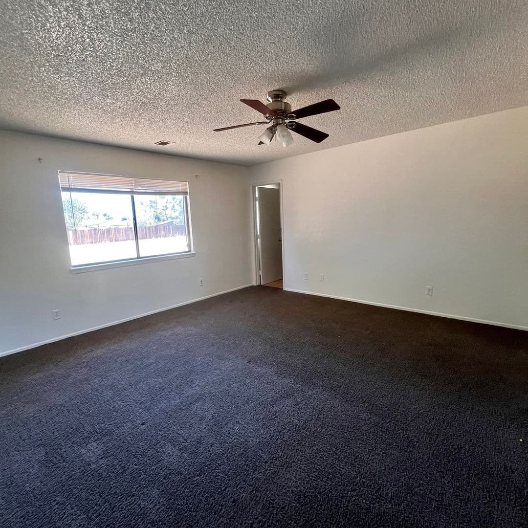 Apple Valley House: 13221 Winona Rd