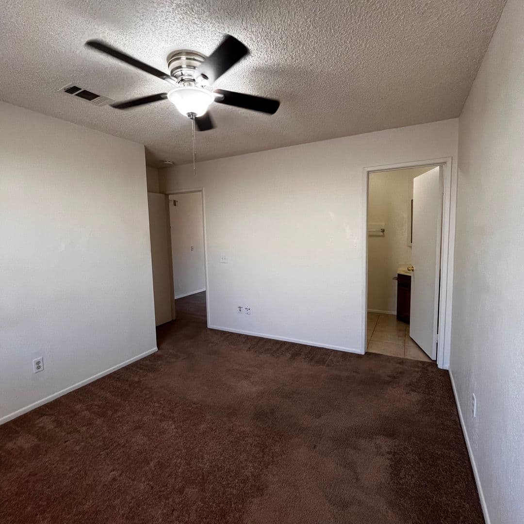 Hesperia Apartment: 13890 Juniper St