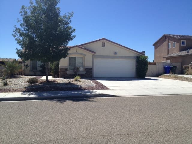 Victorville House: 13785 Rafael Way