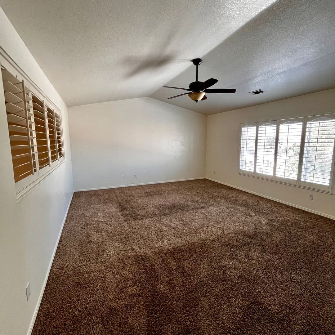 Victorville House: 14368 Via Puente