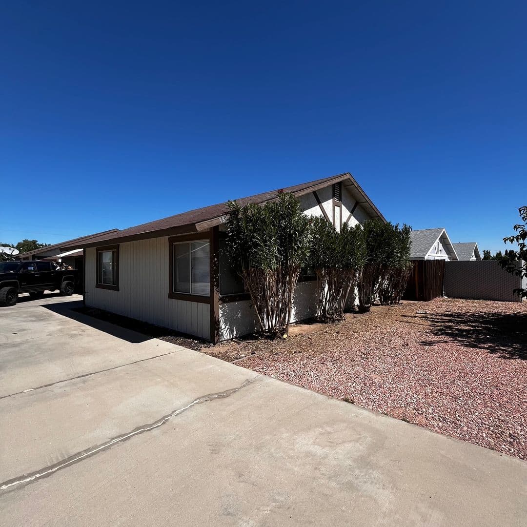 Hesperia Apartment: 13890 Juniper St