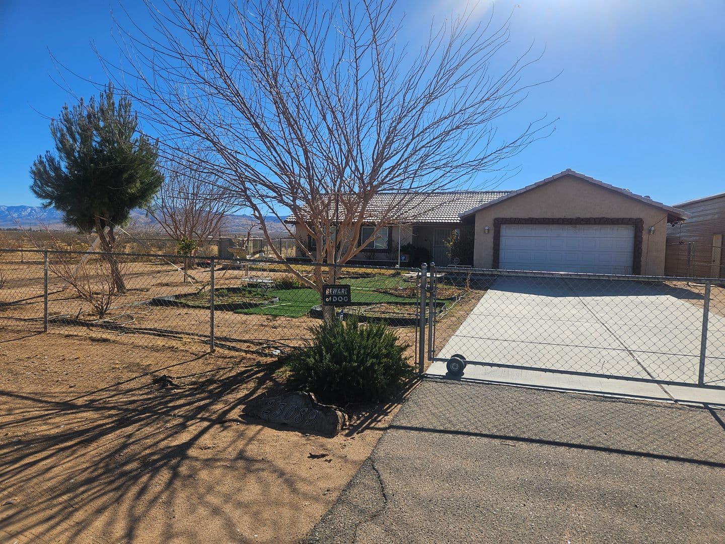 Apple Valley House: 23089 Pahute Rd