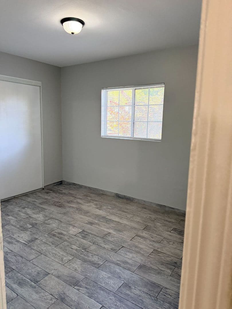 Ontario Apartment: 1266 W. Stoneridge Ct.