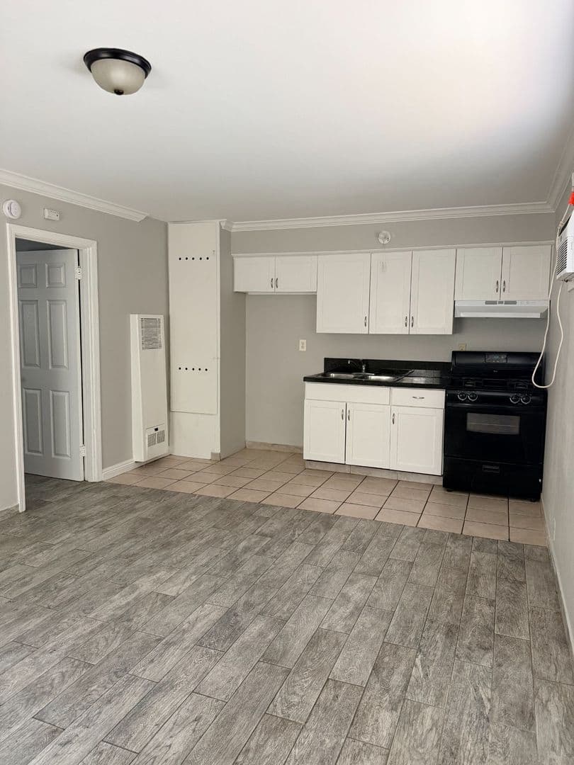 Ontario Apartment: 1266 W. Stoneridge Ct.
